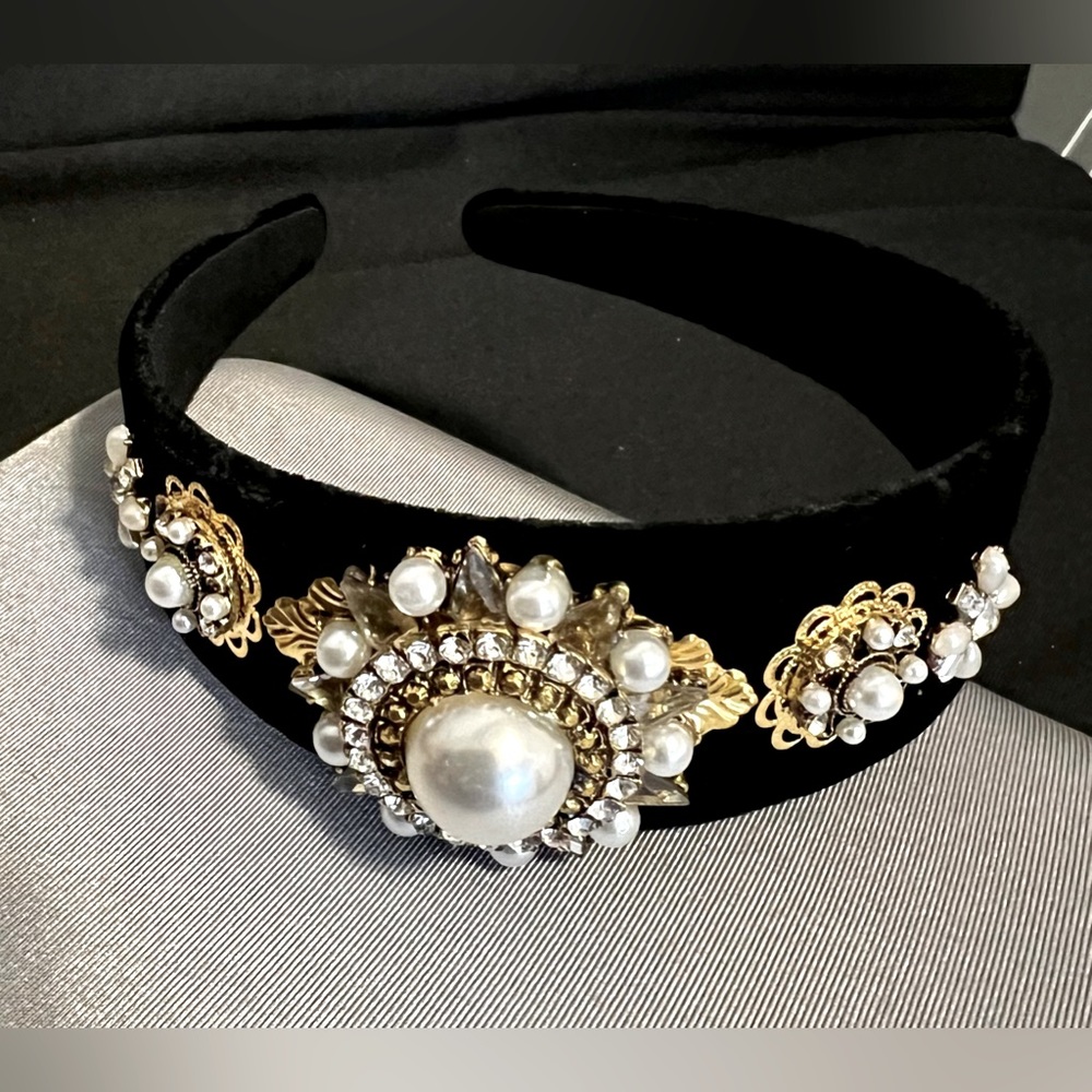 Brand New Peal Velvet Black Headband